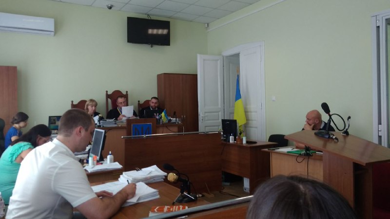 “Як не можете знайти свідків?”, – стрілець з-під Ратуші обурений діями суду