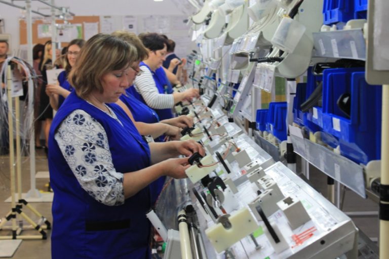 ВО «Карпати» запускає нову лінію виробництва. Шукають дві сотні працівників (ФОТО)