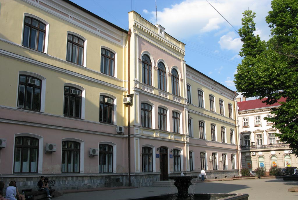 Дорослу і дитячу стоматполіклініки об’єднають