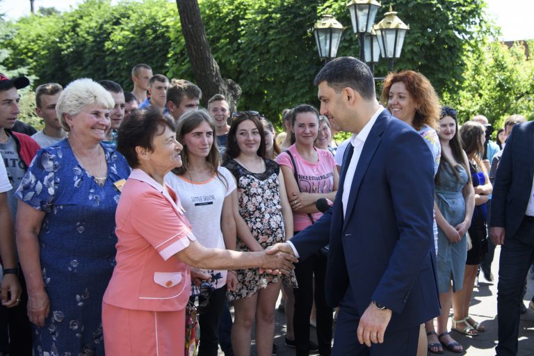 «Середнім класом мають відчути себе український вчитель, лікар, фермер», – Гройсман про нову стратегію