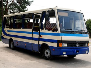 В Яремче під час руху автобуса через задні двері випала пасажирка