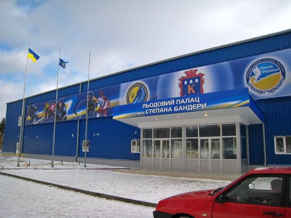 У Калуші закрили льодовий палац, який звели лише десять років тому (ВІДЕО)