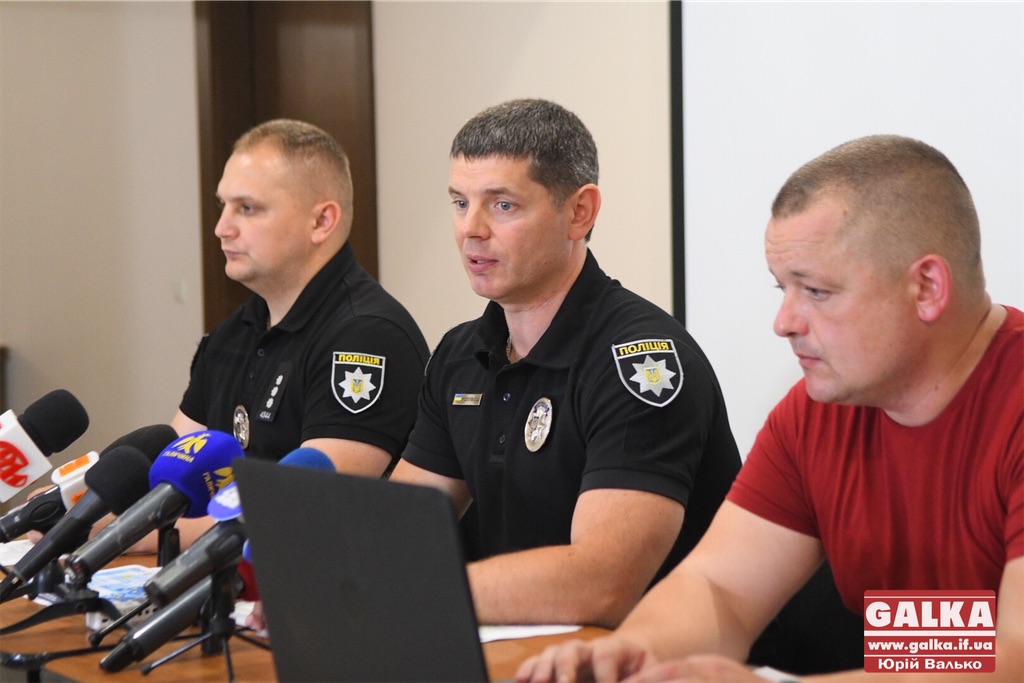 Рвали бюлетні та голосували без паспортів: поліція та ОПОРА розповіли, як минули вибори на Прикарпатті (ФОТО)