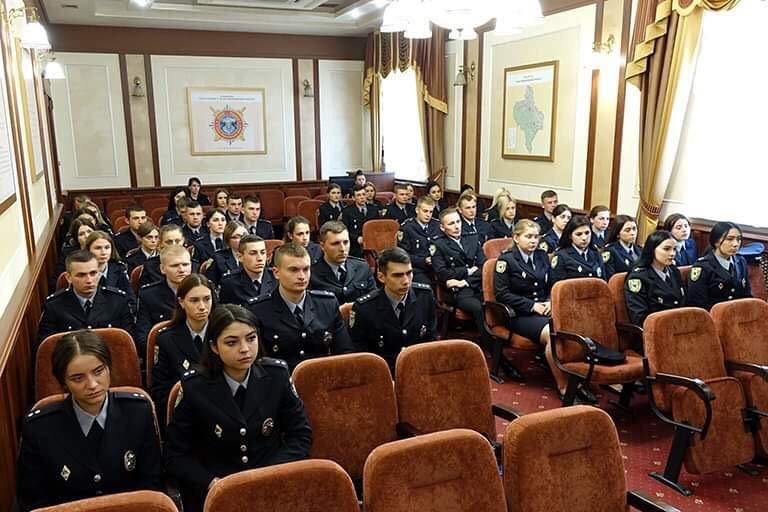 Шістдесят молодих офіцерів поповнили лави прикарпатської поліції (ФОТО)