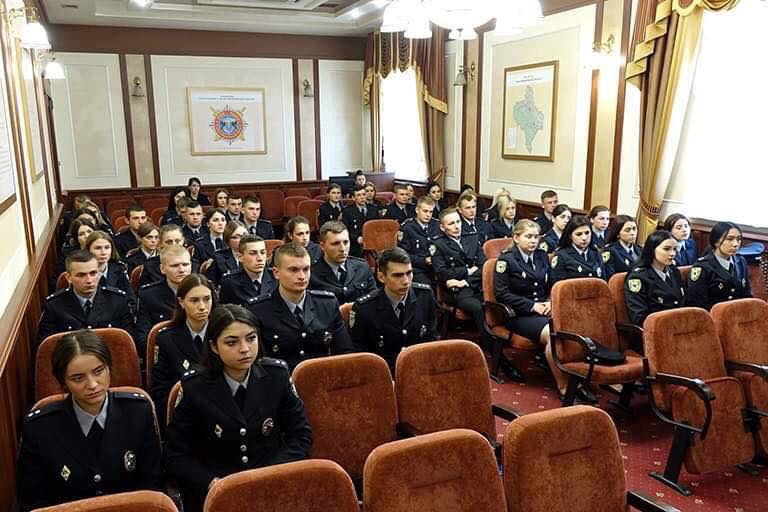 Шістдесят молодих офіцерів поповнили лави прикарпатської поліції (ФОТО)