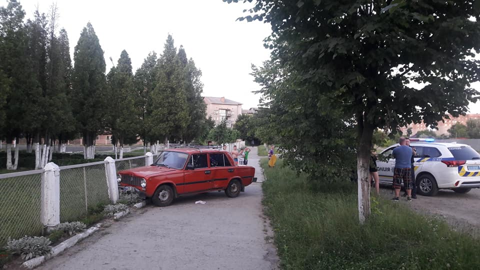 У Коломиї п’яний водій не розминувся з огорожею (ФОТО)