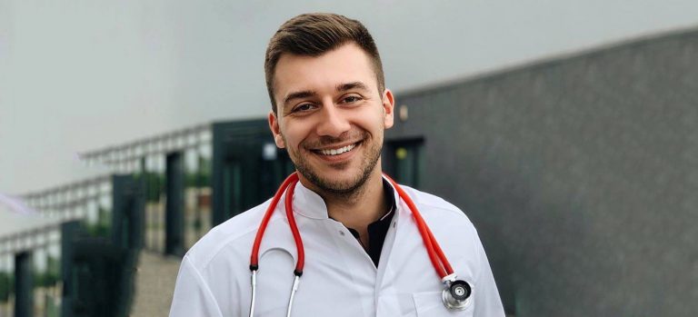 Франківський медик розкрив таємниці спокусливої засмаги