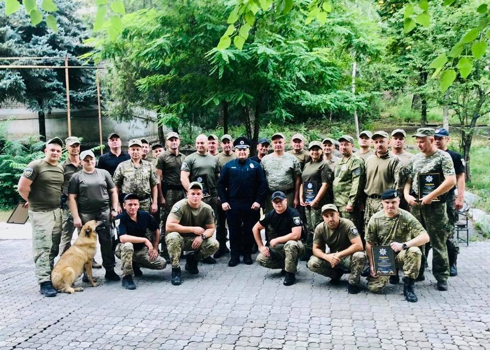 З четвертою річницею Нацполіції привітали прикарпатських правоохоронців на Сході (ФОТО)