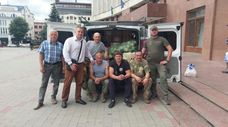Прикарпатські волонтери повезли допомогу бійцям ООС (ФОТО)