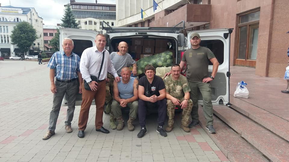 Прикарпатські волонтери повезли допомогу бійцям ООС (ФОТО)