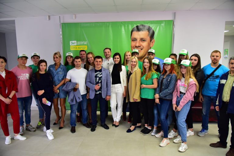 Команда «Слуги народу» приїхала підтримати Едуарда Прощука на 85 окрузі (ФОТО)