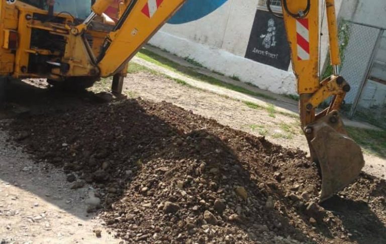 На Сахарова відновили ремонт двору