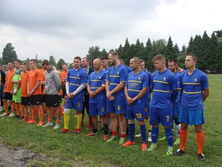 На Прикарпатті загиблих на сході бійців вшанували футбольним турніром (ФОТО)