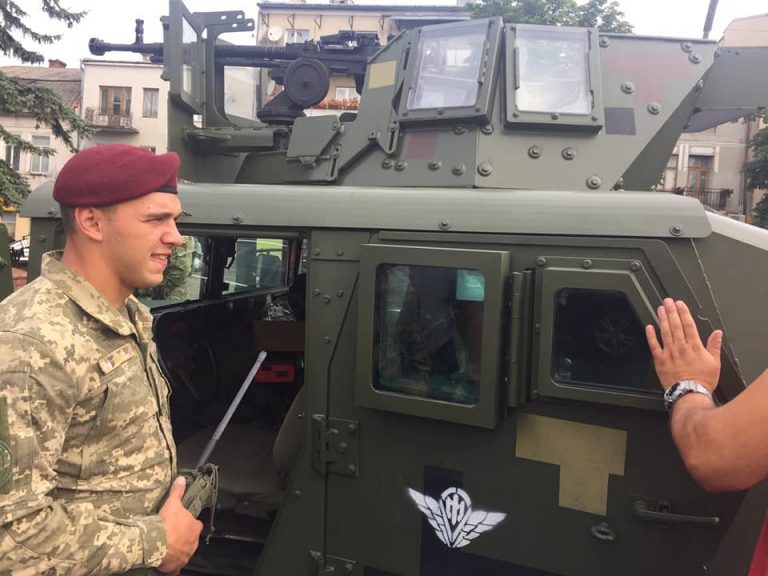 У Рогатині десантники 80-ої бригади агітували за контрактну службу