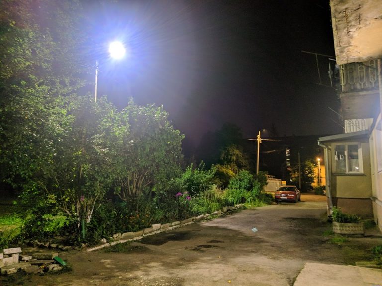 У Франківську освітили ще один двір (ФОТО)