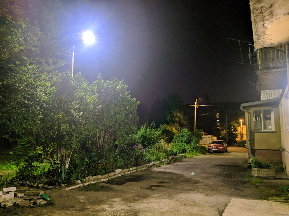 У Франківську освітили ще один двір (ФОТО)