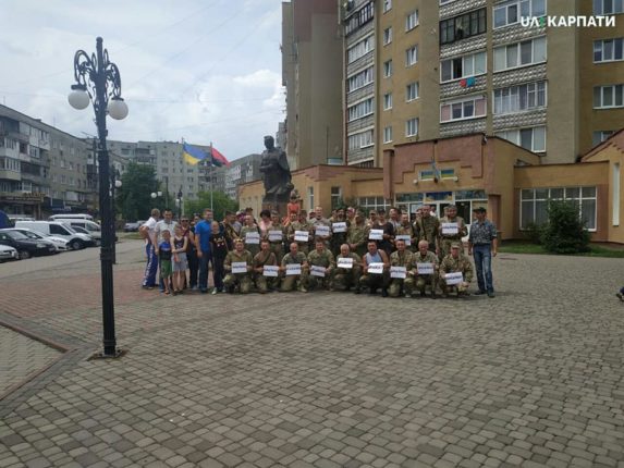 #ЯТежВіталійМарків: у Калуші військові вийшли підтримати засудженого нацгвардійця (ФОТО, ВІДЕО)