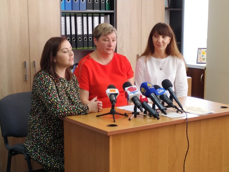 Контроль емоцій та уроки стилю: прикарпатців кличуть на фестиваль “Щасливий бути вчителем”