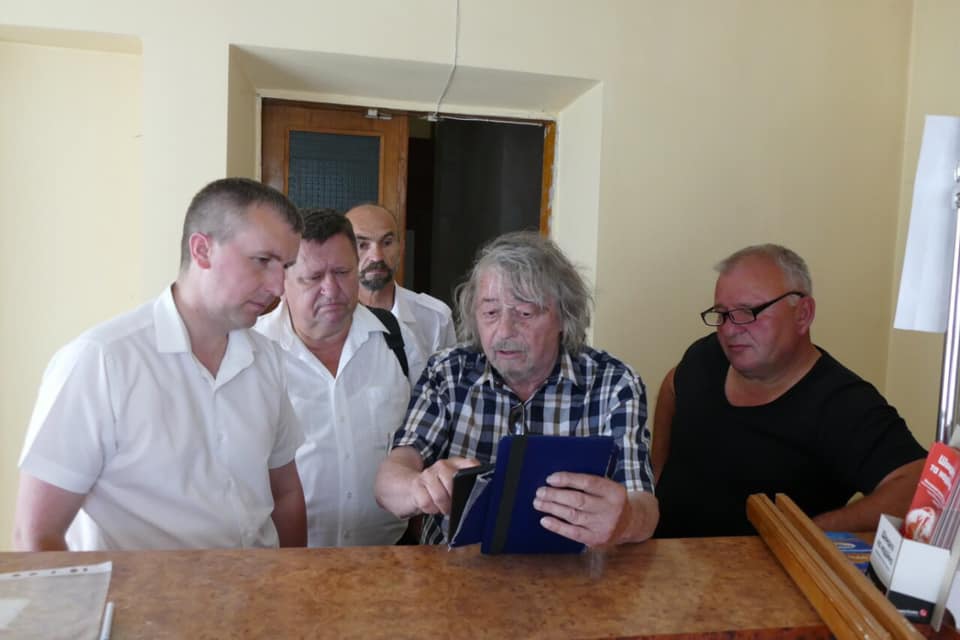 Відомі митці з Києва оглянули приміщення майбутнього музею у Брошнів-Осаді (ФОТО)