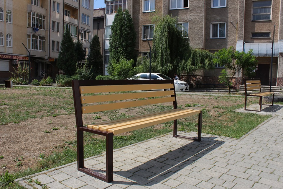Черговий франківський двір набуває оновлених обрисів (ФОТО)