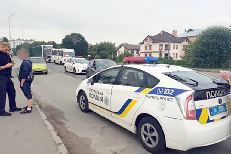 10 тисяч штрафу заплатить чоловік, який пропонував франківським патрульним хабаря