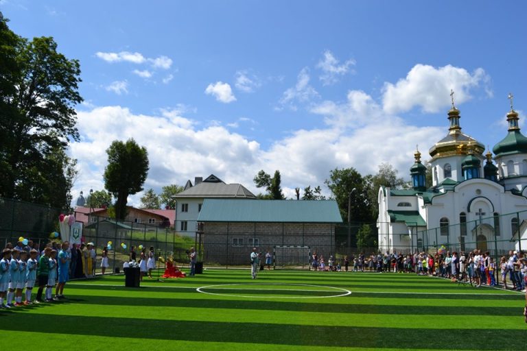 Сучасний спортмайданчик відкрили у Надвірній (ФОТО)