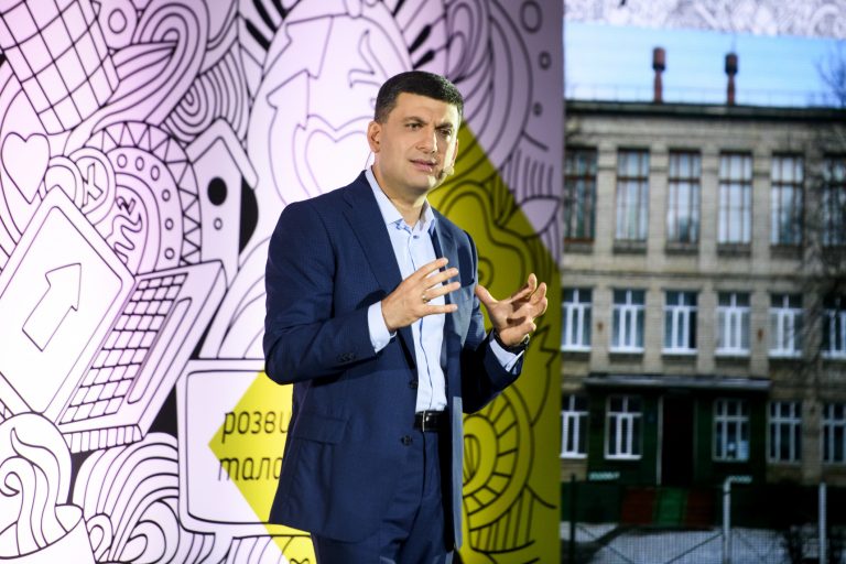 Дати людям чесні платіжки: уряд Гройсмана встановив граничні тарифи на тепло та гарячу воду