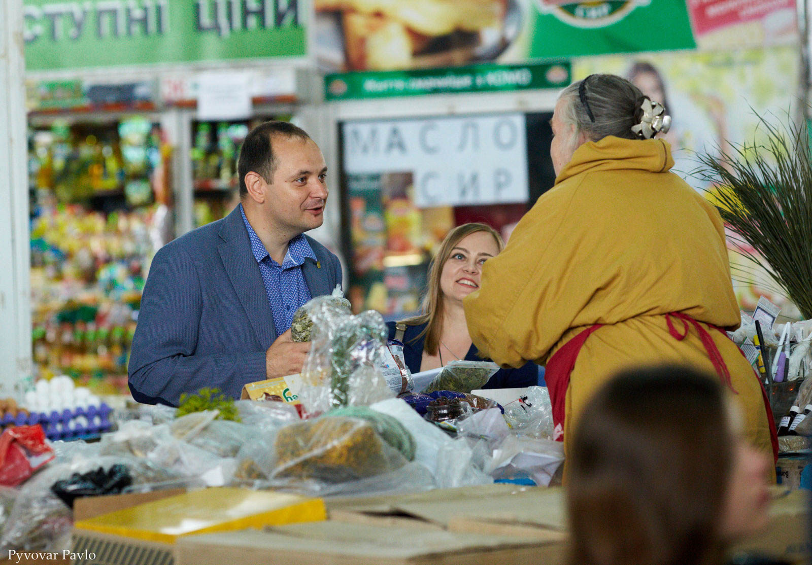 За продуктами та порадами: як мер Франківська на ринок ходив (ФОТО)