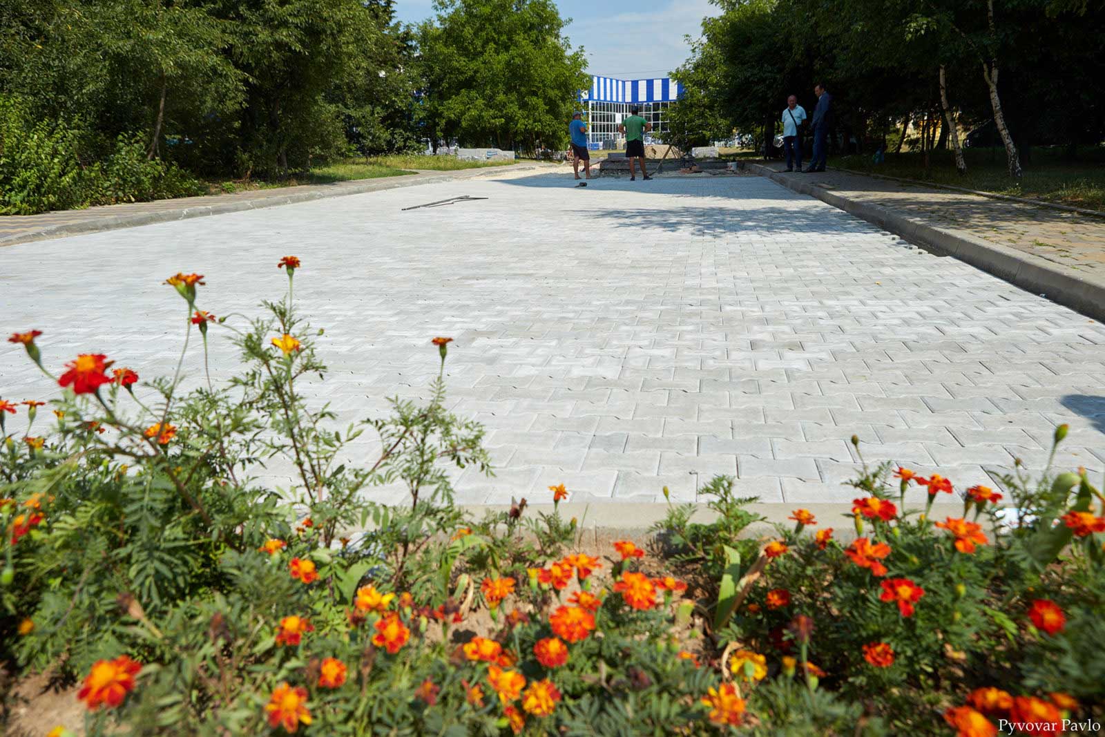 Ще один двір завершують облаштовувати у Франківську (ФОТО)
