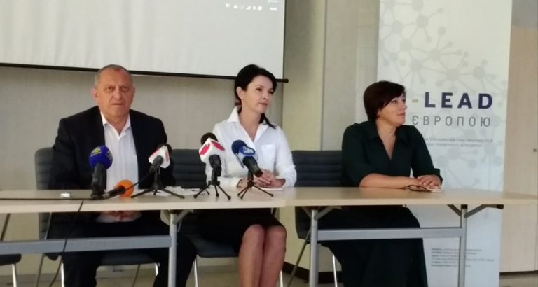 Медреформа, електронний щоденник і мости “своїми руками”: франківцям презентували найкращі практики прикарпатських ОТГ