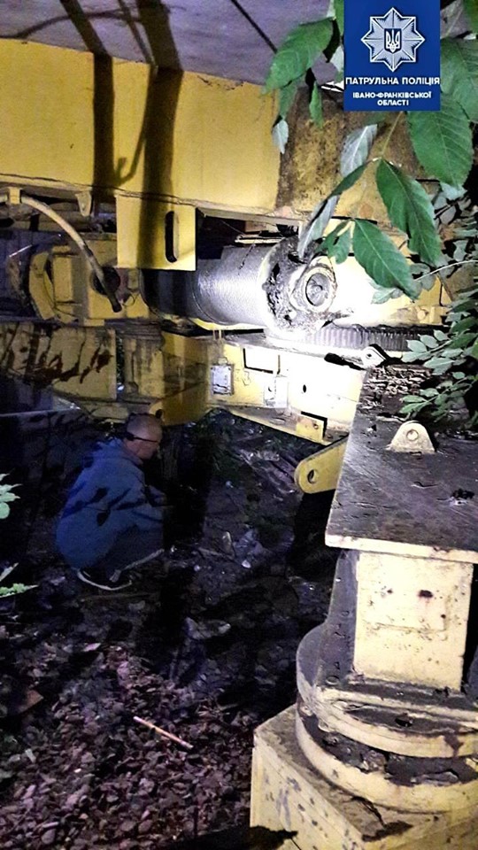 Франківця затримали “на гарячому” при крадіжці кабелів з електрощитової (ФОТО)