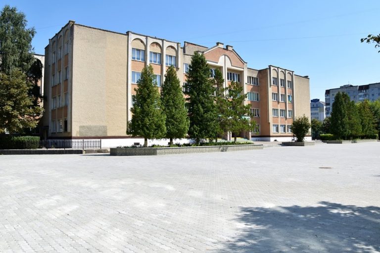 У ще одній франківській школі наводять лад (ФОТО)