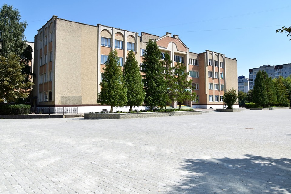 У ще одній франківській школі наводять лад (ФОТО)