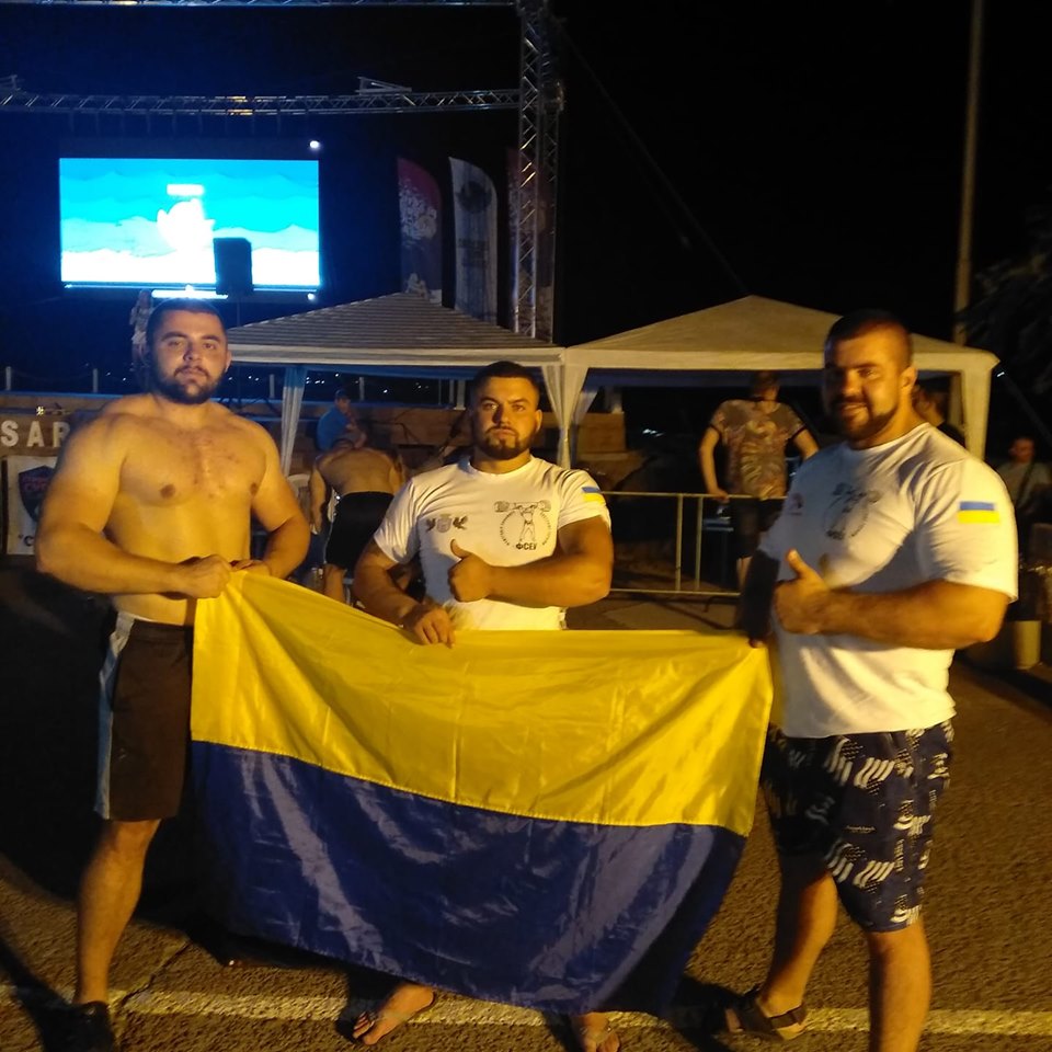 Команда стронґменів з Франківська лідирує на міжнародних змаганнях у Болгарії