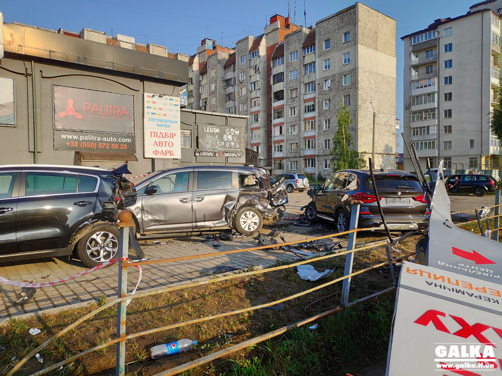 Камера спостереження “Ельдорадо” зафіксувала масштабну нічну ДТП (ВІДЕО)