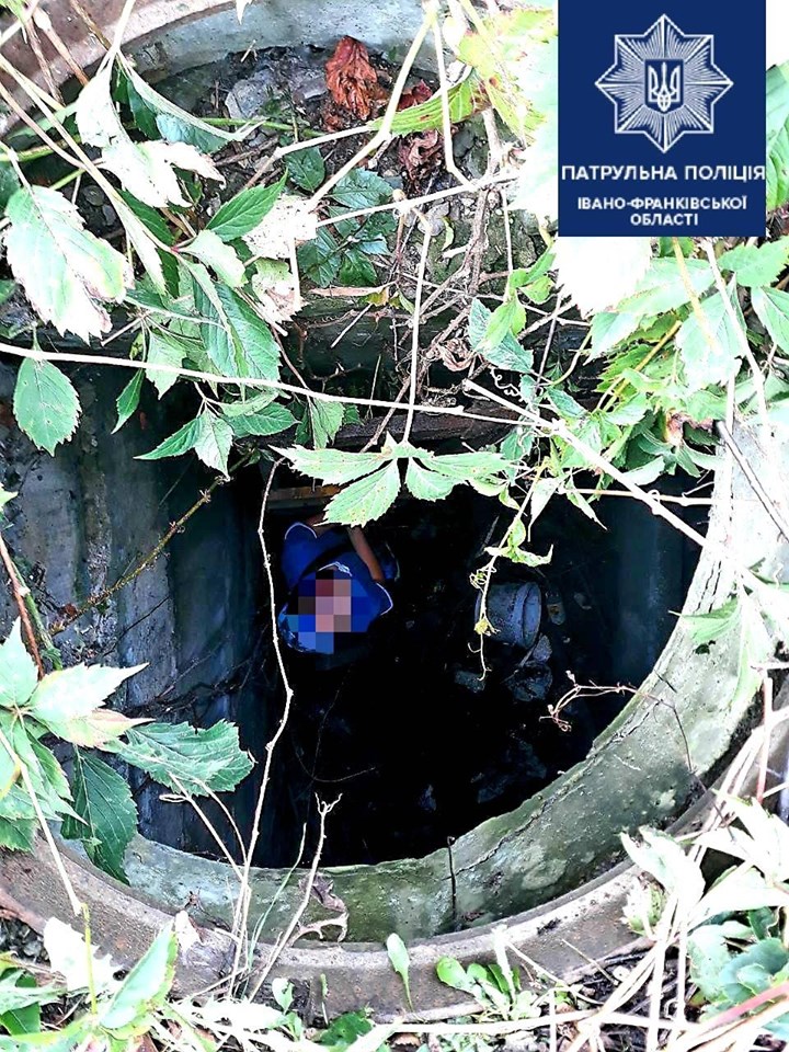 У Франківську хлопчик провалився у відкритий люк (ФОТО)