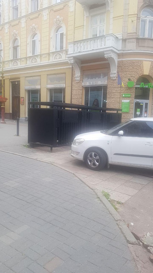 Франківців налякав новий сміттєвий майданчик поблизу “Десятки” (ФОТО)