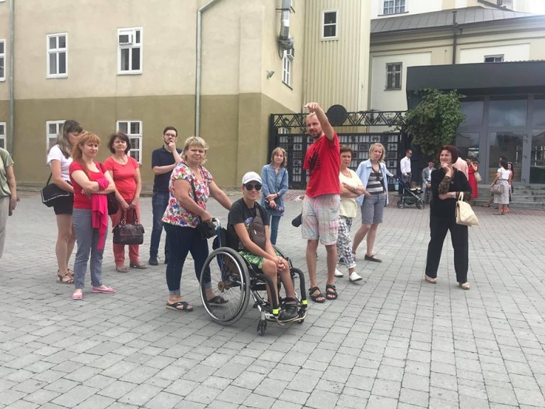 Для людей з інвалідністю влаштували екскурсію Франківськом (ФОТО)