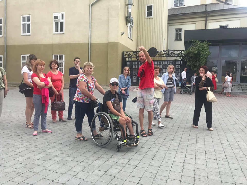 Для людей з інвалідністю влаштували екскурсію Франківськом (ФОТО)
