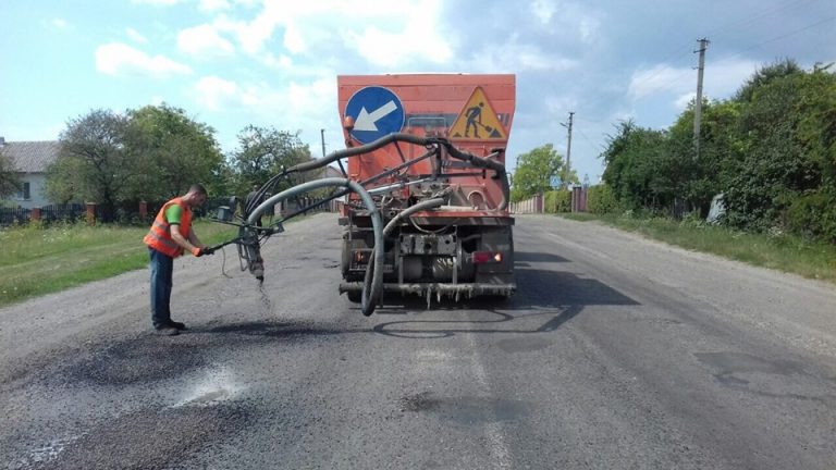 У двох районах Франківщини ремонтують дорогу держзначення (ФОТО)