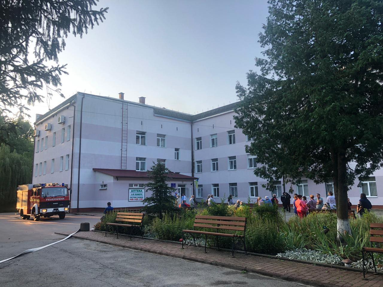 Через пожежу удосвіта евакуйовували пацієнтів онкологічного центру (ФОТО)