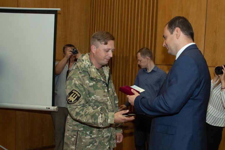 “За честь і звитягу”. Марцінків відзначив франківських бійців (ФОТО)
