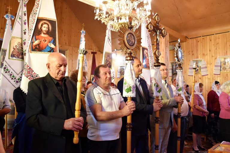Жителі “БАМу” продовжують відзначати храмове свято в маленькій капличці (ФОТО)