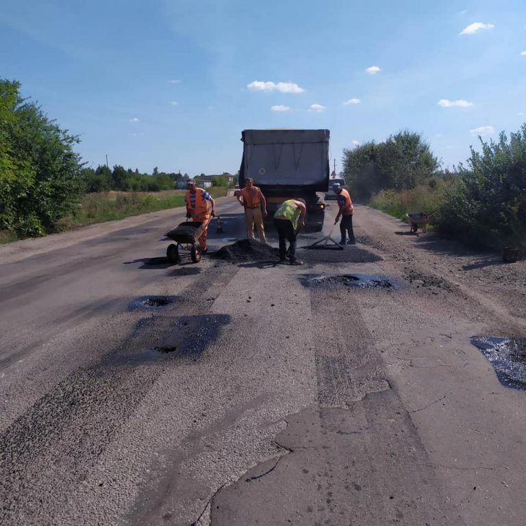 У Тисмениці “лікують рани” на об’їзній дорозі (ФОТО)