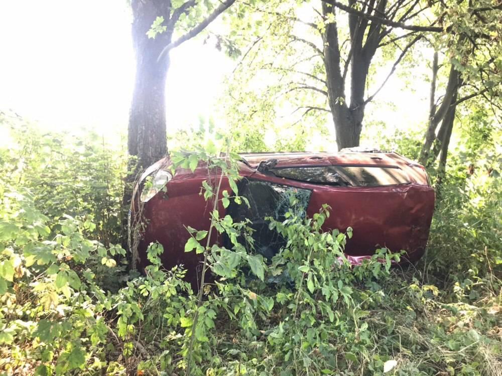 На Коломийщині авто злетіло в кювет і перекинулося, водійка – у лікарні (ФОТОФАКТ)