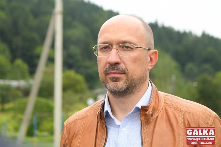 Незалежність країни в кожному з нас, у наших достойних і чесних справах, – голова ОДА Шмигаль