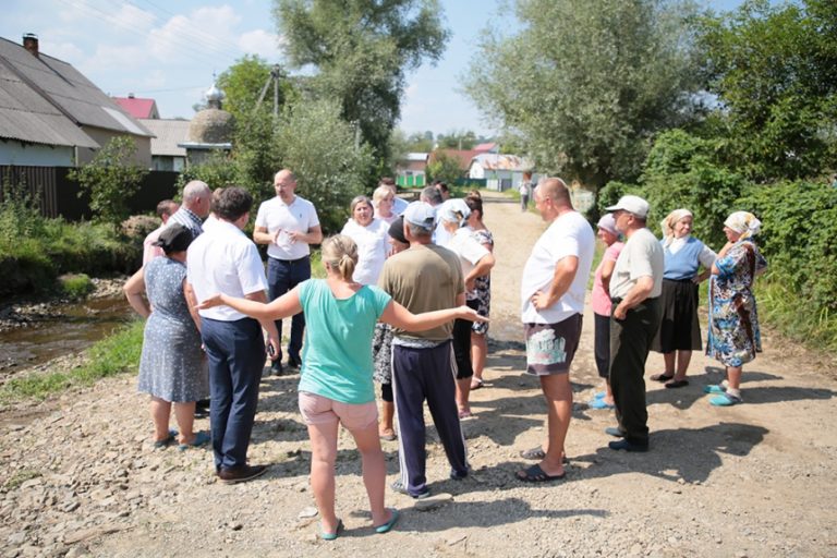 У селі на Богородчанщині чекають грошей на відновлення дороги, яку змила повінь (ФОТО)