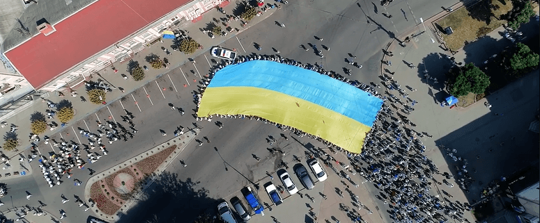 Як виглядала святкова хода у вишиванках з висоти пташиного польоту (ВІДЕО)