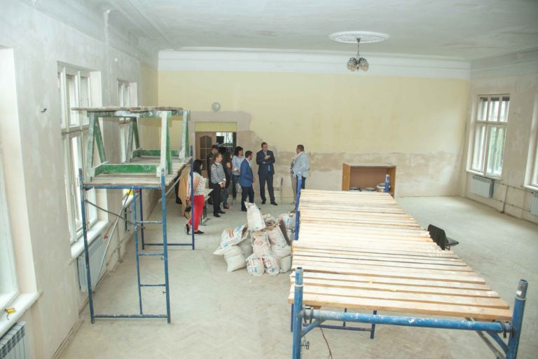 У школах Франківська не вщухають ремонти – готують до 1 вересня (ФОТО)