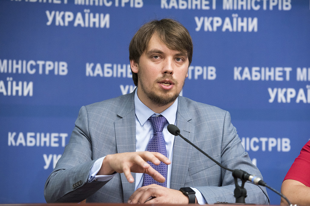 Гончарук пояснив приховування інформації про місця розташування евакуйованих з Китаю українців